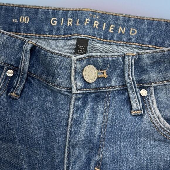 WHBM Women’s 00 Girlfriend Distressed Blue Jeans - Picture 4 of 5